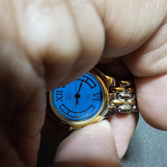Timex Indiglo Women Quartz Watch Silver Gold Tone Working Blue Roman Dial shows - Picture 8 of 10